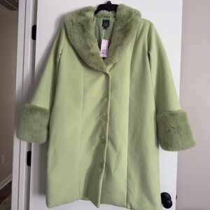 NWT Wild Fable Women's SZL mint green coat w/faux fur collar and sleeves.